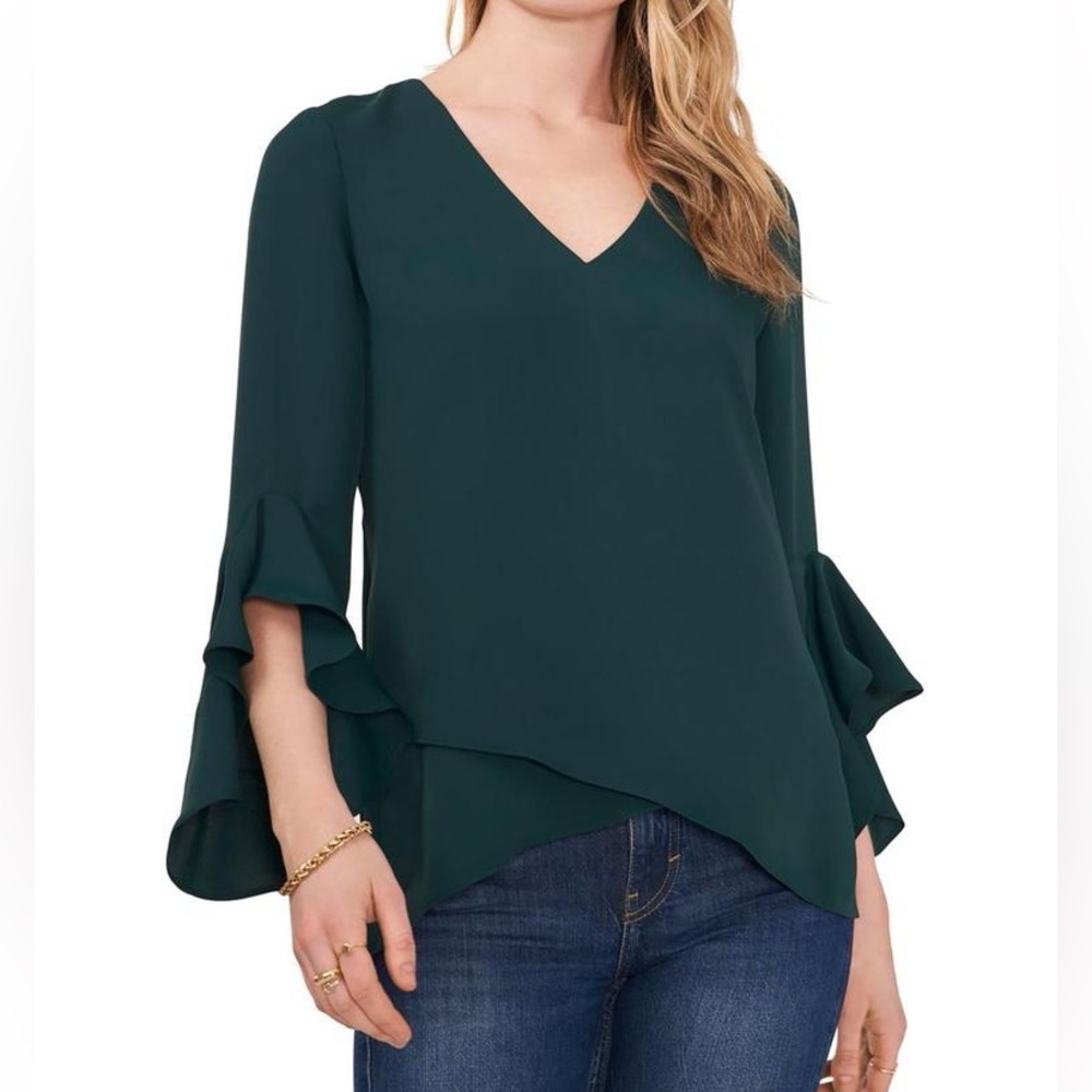 NWT Vince Camuto Women’s Chiffon V-Neck Blouse M